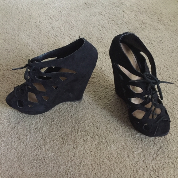 Charlotte Russe Black Wedge Platform High Heels - - Picture 3 of 6